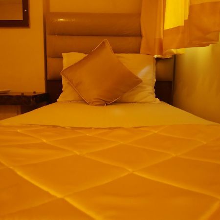 Hotel Silver Castle Мумбаи Экстерьер фото