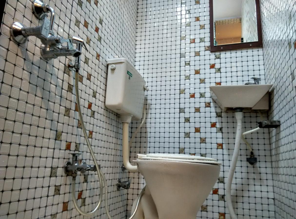 Hotel Silver Castle Мумбаи Экстерьер фото